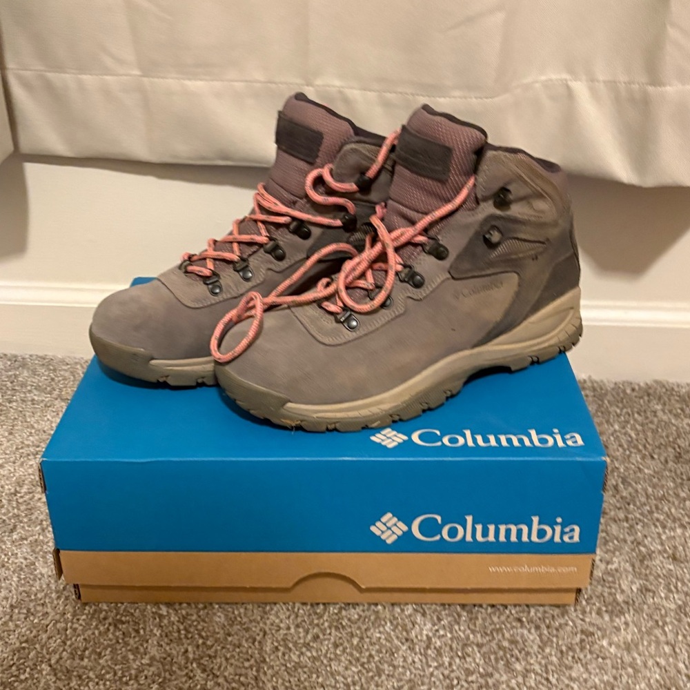 Columbia Brown Hiking Boots with Pink Laces
